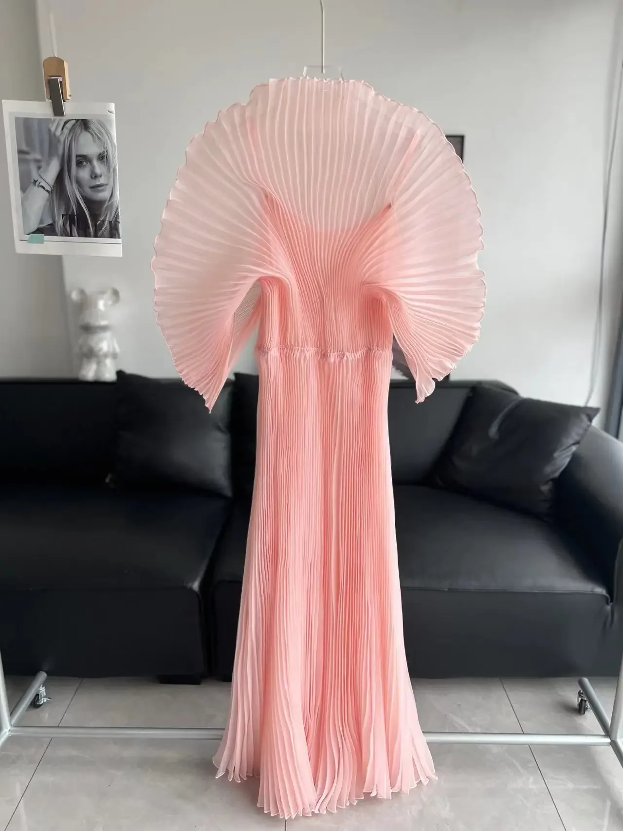 MIA XU Miyake Plissee Falten 2024 Herbst Neues Plus-Size-Kleid Handgefertigte Dolds Elegantes, brustfreies Abendkleid Damenbekleidung: Rosa