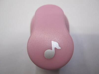 1pc 3/8 tuumaa (noin 0.8 cm)  leikekirjarei'itystä: Musiikkia
