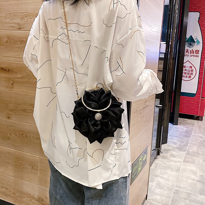 Mild damväska med diamantmetallring pu läderblomma axelväska