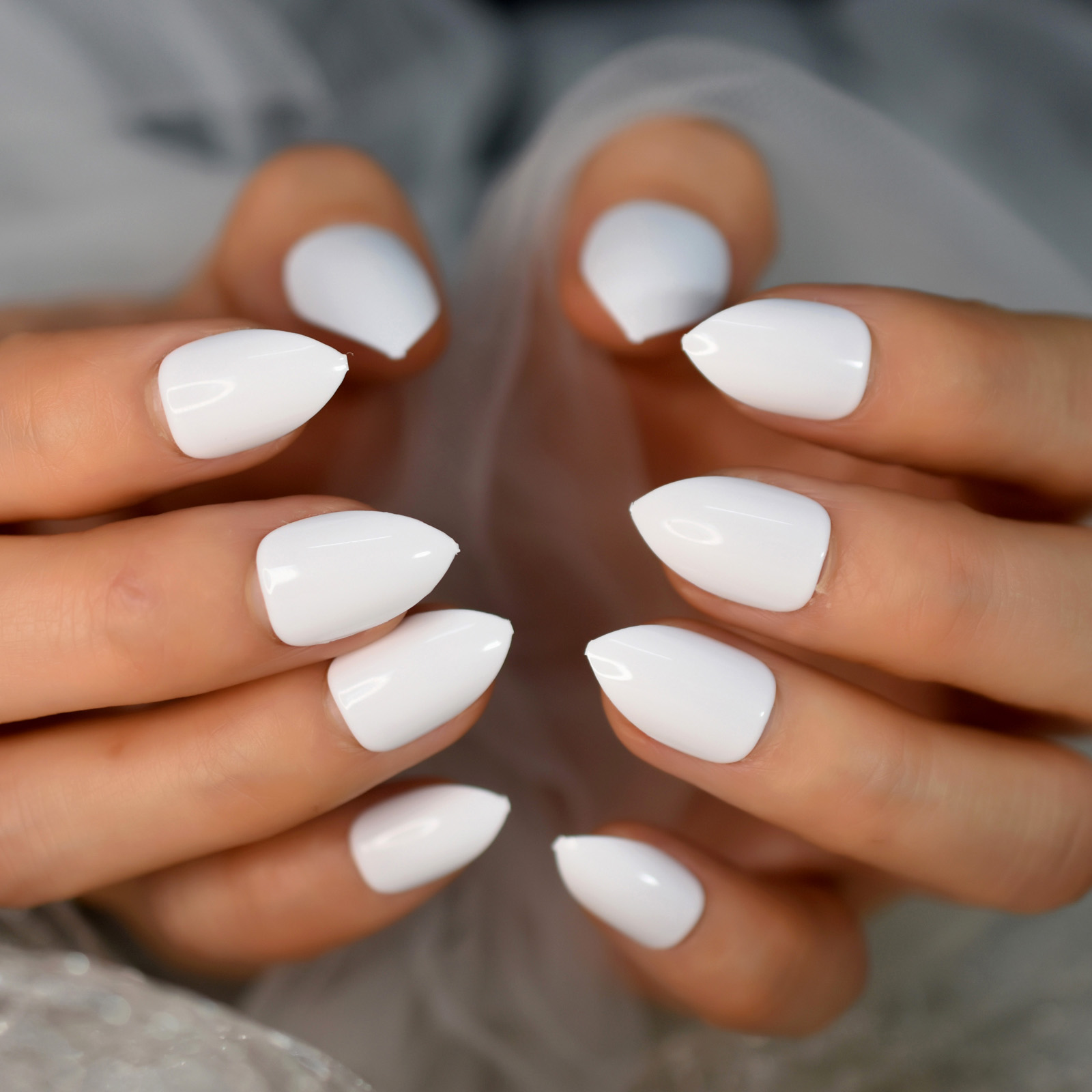 White Color Choose Able Sharp Stiletto Acrylic Fingernails Art Full Cover Nails With Tabs Short Version
