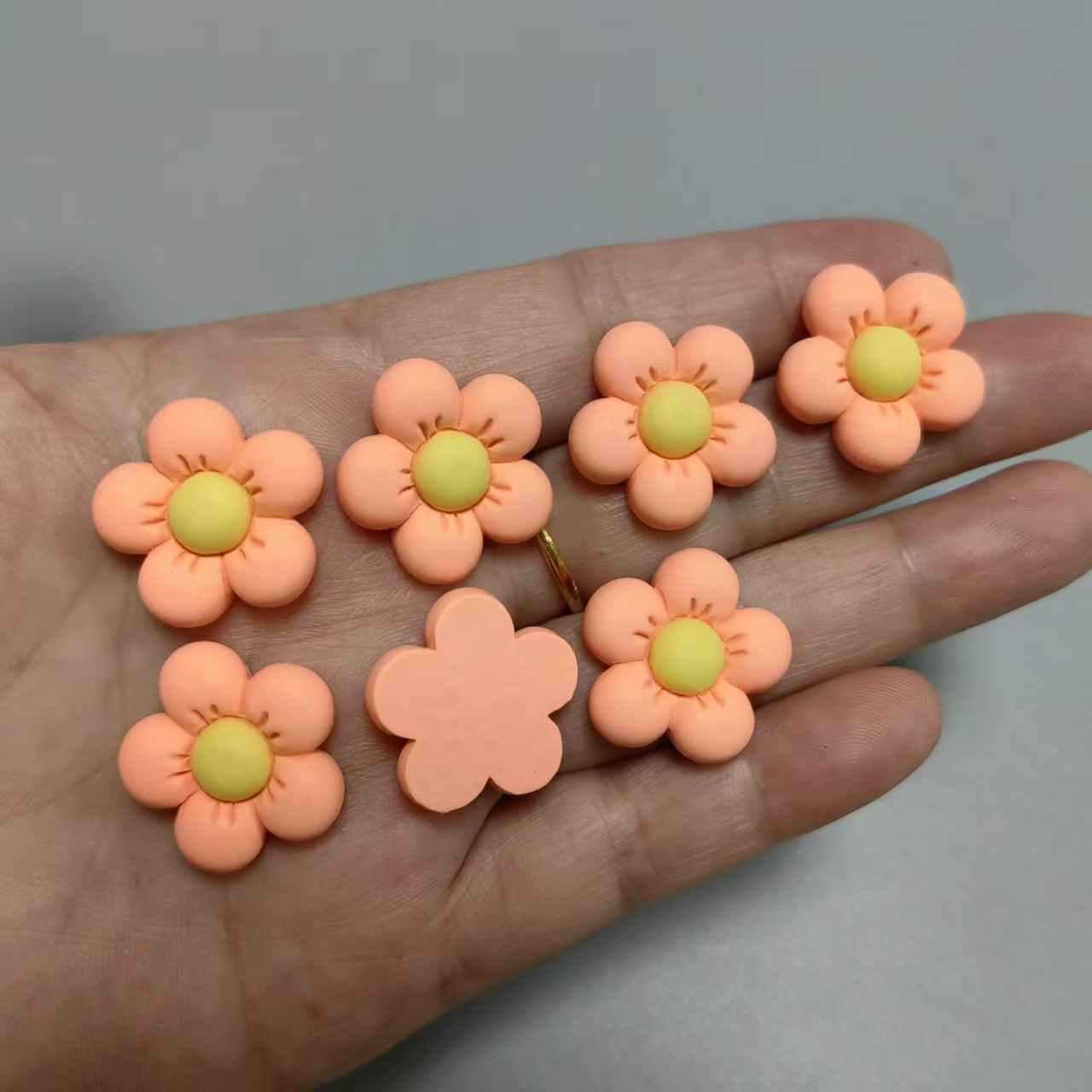 10 Uds. De resina fresca, flor colorida, accesorios de pegamento en crema DIY, hebilla de zapato hecha a mano, Clip para el pelo, decoración de funda de teléfono, dijes artesanales: Azul