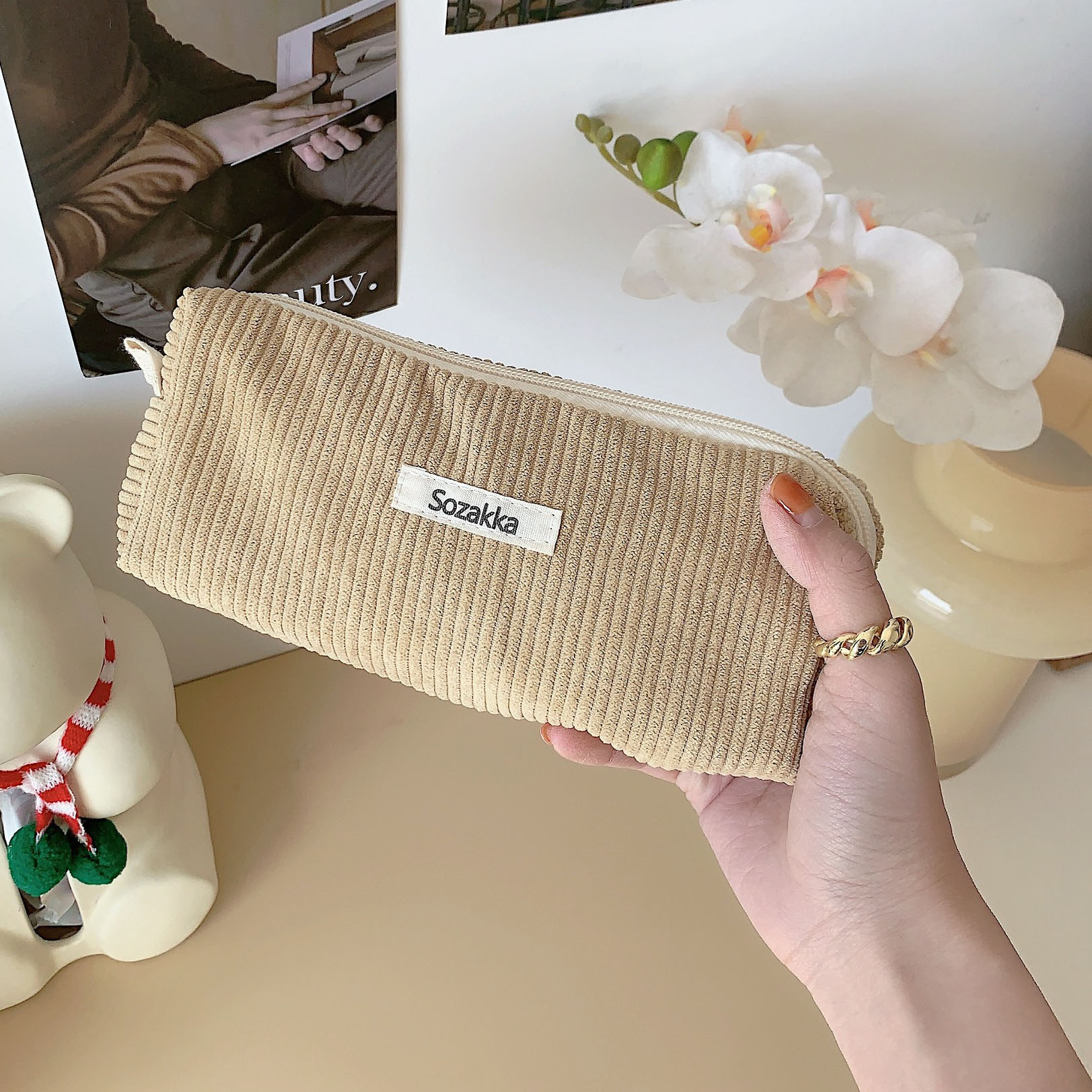 Women Large Cosmetic Bag Corduroy Cloth Girl Makeup Pouch Hand Travel Bag Lipstick Organizer Cases Zipper Clutch Phone Purse: WHITE