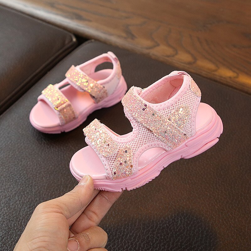 Atmungsaktive sommersandalen für kleine mädchen, süßer stil mit pailletten-Gittergewebe-verzierung, weiche sohle, rutschfeste strandschuhe für kleinkinder