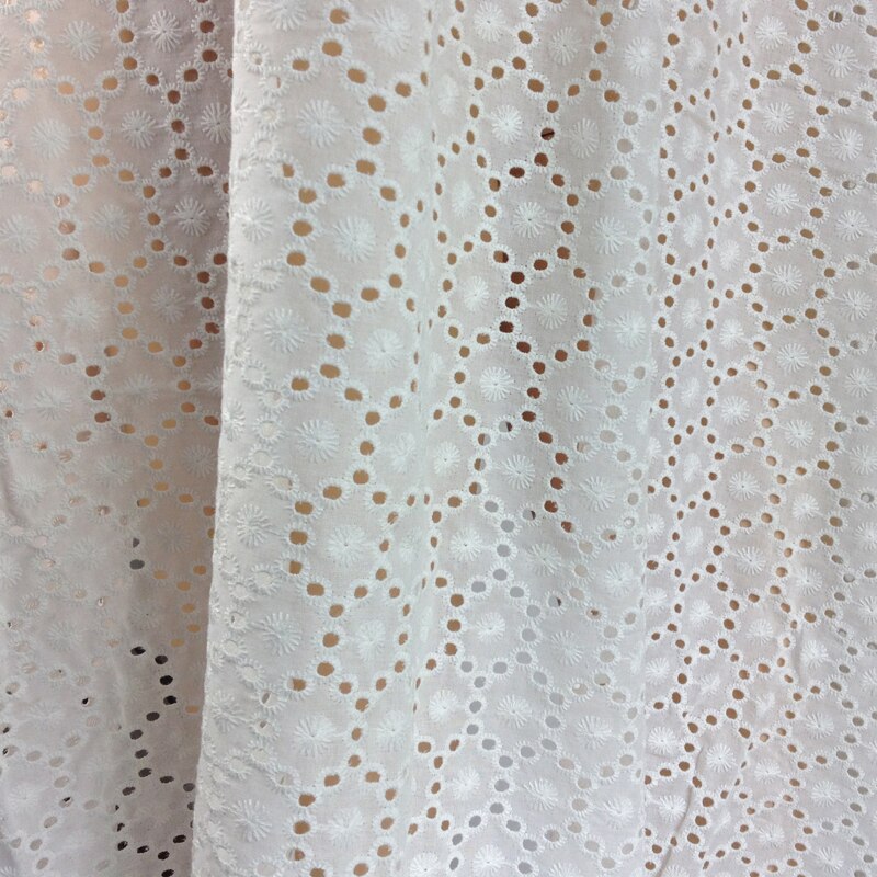 Off White 100% Voile de Algodão Bordado Ilhó Rendas Tecido do Vestido, Fino Retalhos De Pano De Mesa de Costura Material de Tecidos, 130 centímetros de largura