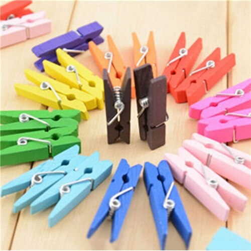 50 stuks mini-papieren fotohangers, gekleurde houten knutselknijpers, kledingklemmen, wasknijpers voor wenskaarten 30mm