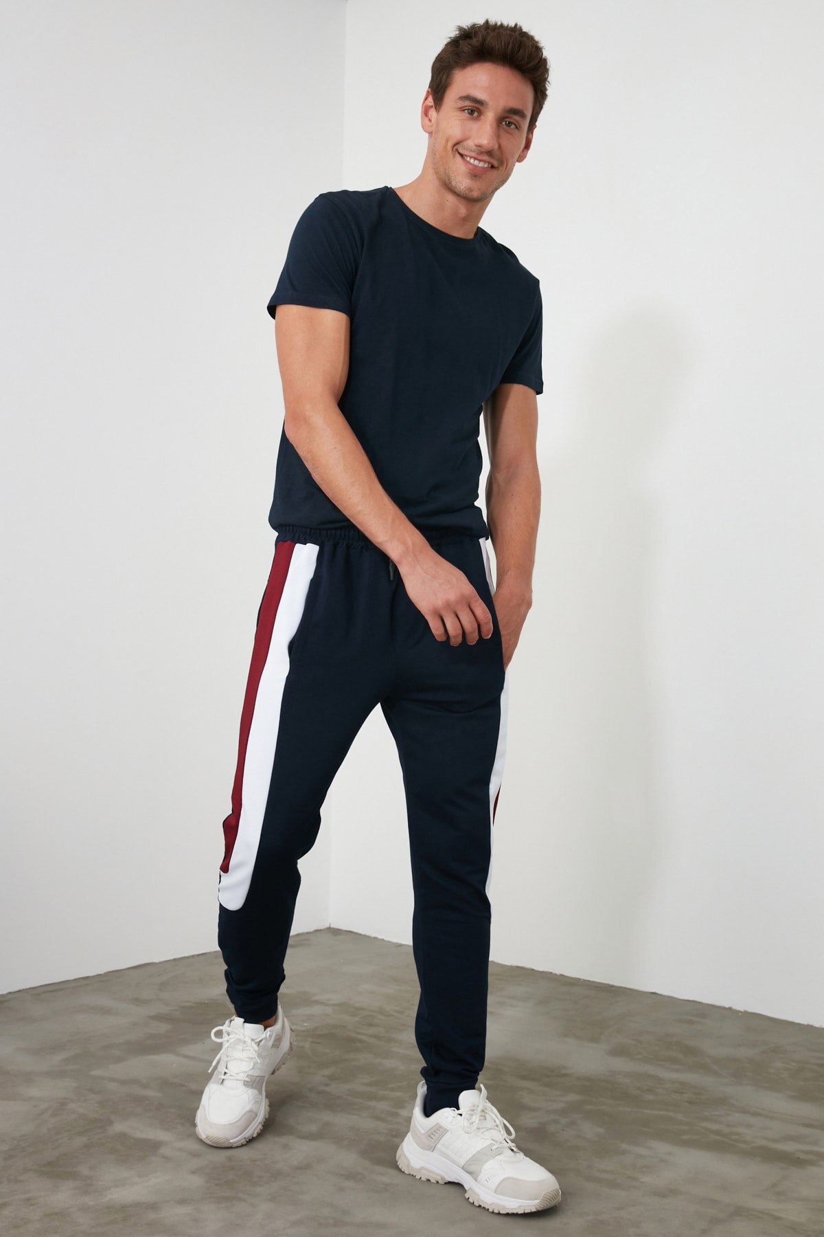 Trendyol Dus Panelled Mannen Joggingbroek TMNAW21EA0105: Navy blue / L