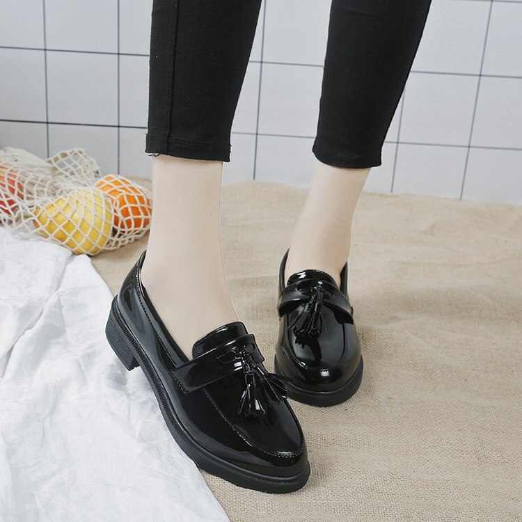 Ronde neus britse stijl damesschoenen vintage franje lakleren dames loafers dikke hakken platte schoenen  a827