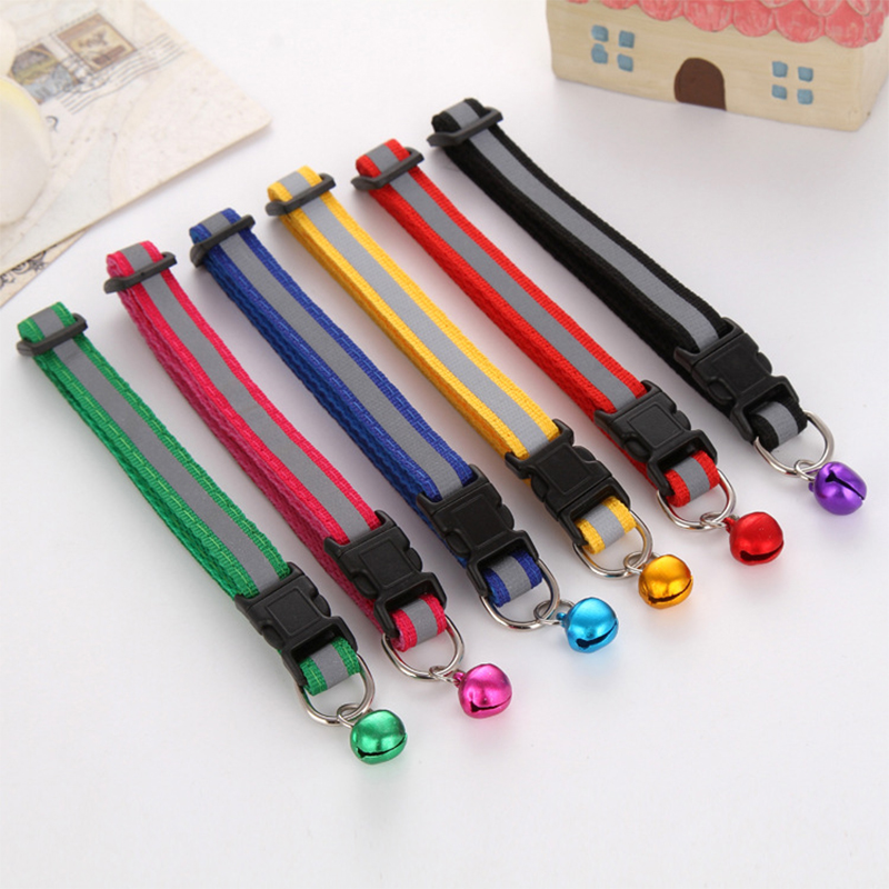Venta de Collar lindo perro hebilla Correa con campanilla correa ajustable noche brillante reflectante Collar de seguridad para mascotas