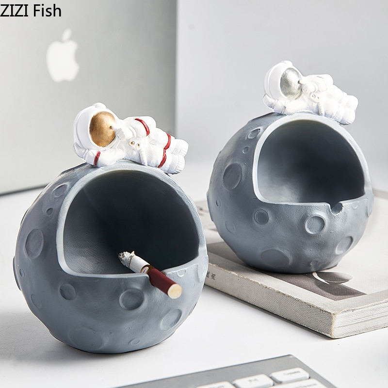 Cenicero moderno de resina europea con forma de astronauta, para novio, decoración creativa para salón, Luna, artesanías, decoración para el hogar