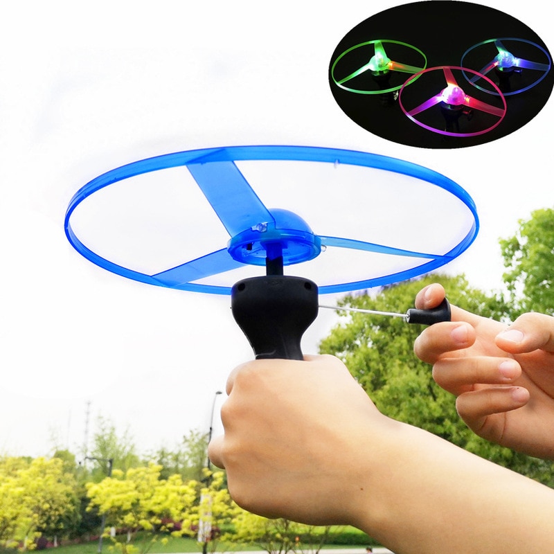 1Pcs Kinderen Speelgoed Licht Flash Speelgoed Grappige Kleurrijke Pull String Ufo Led Licht Vliegende Schotel Disc Glow In de Dark Speelgoed Sport