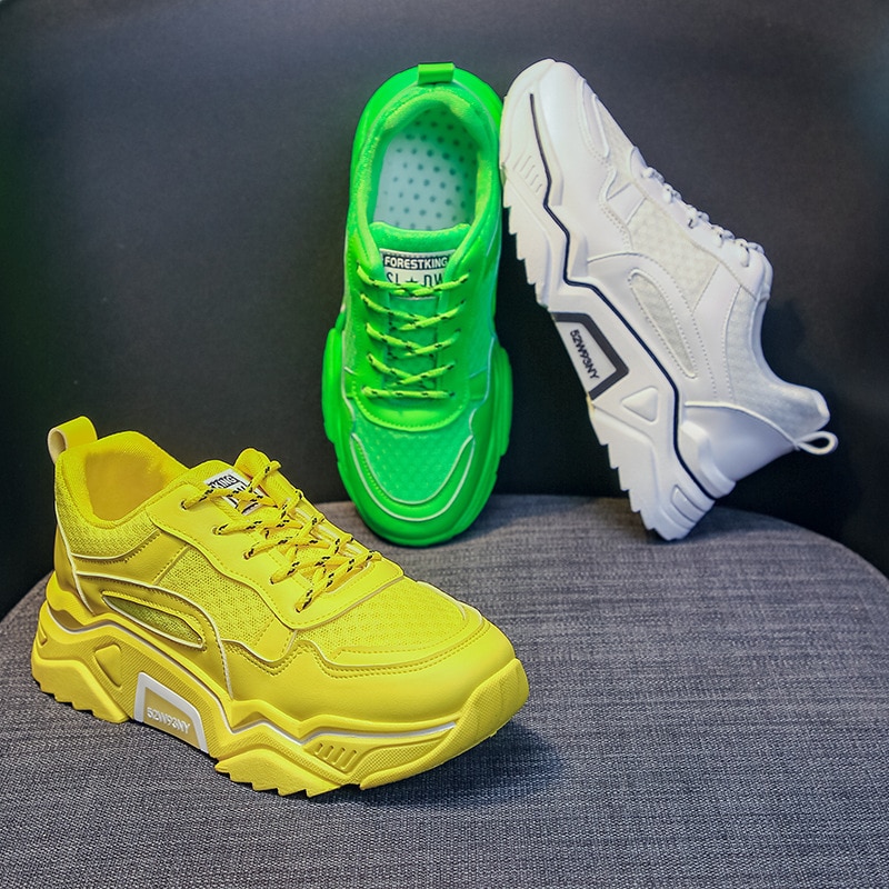 Kvinnors clunky sneakers höjdökning grön gul vit färg tjock sula air mesh kvinna vardagsskor