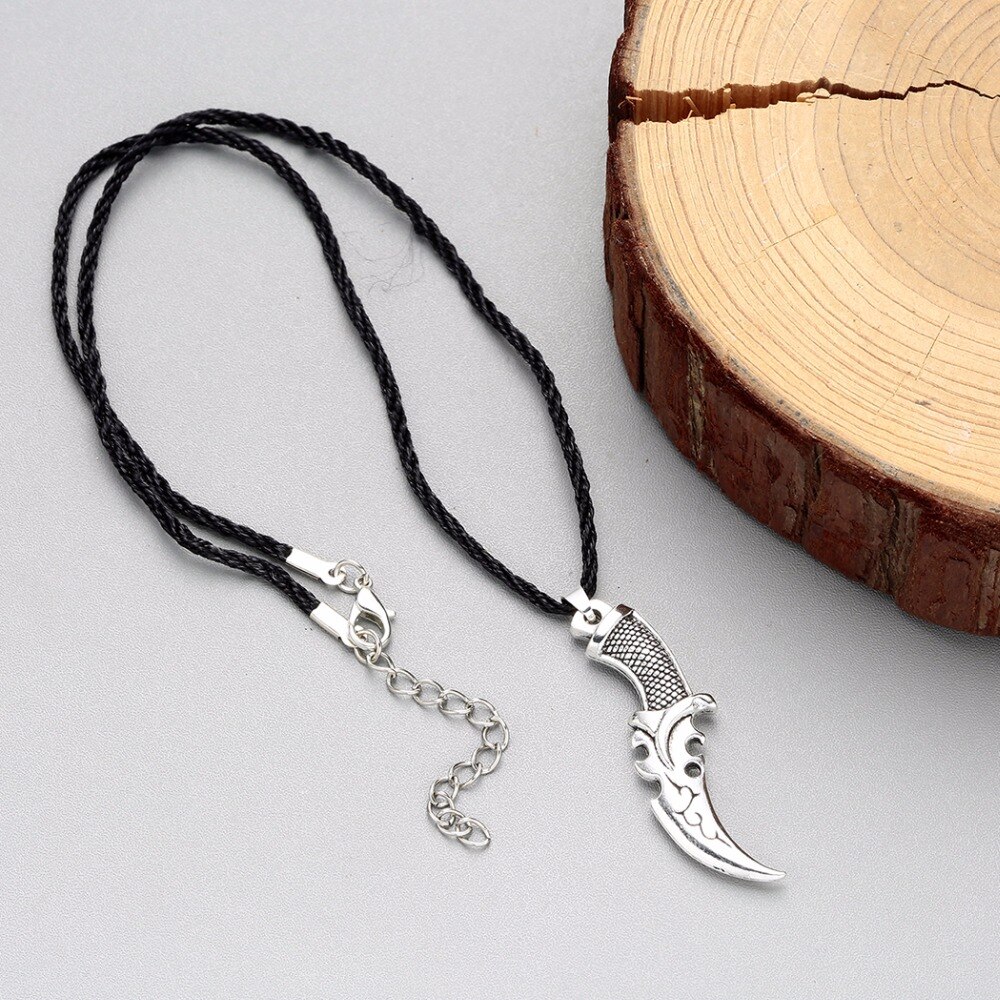 Women Character Cutlery Power Necklace Vintage Men Jewelry Scimitar Wolf Tooth Machete Knife Pendant Punk Women Necklaces