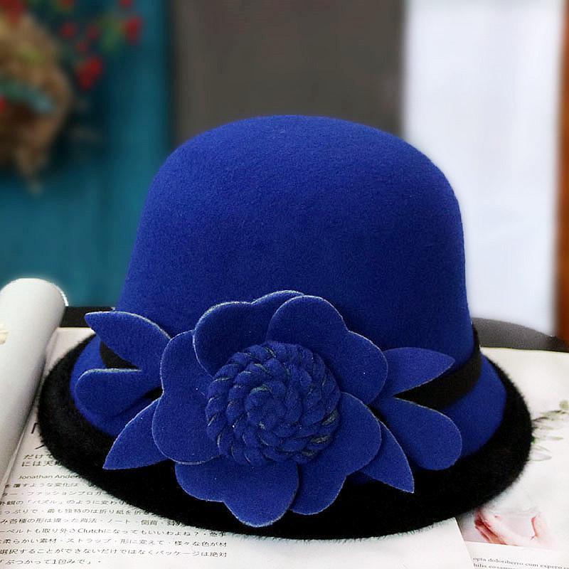 moment Autumn and winter ,the british bowler hat of woollen cloth.: Blue