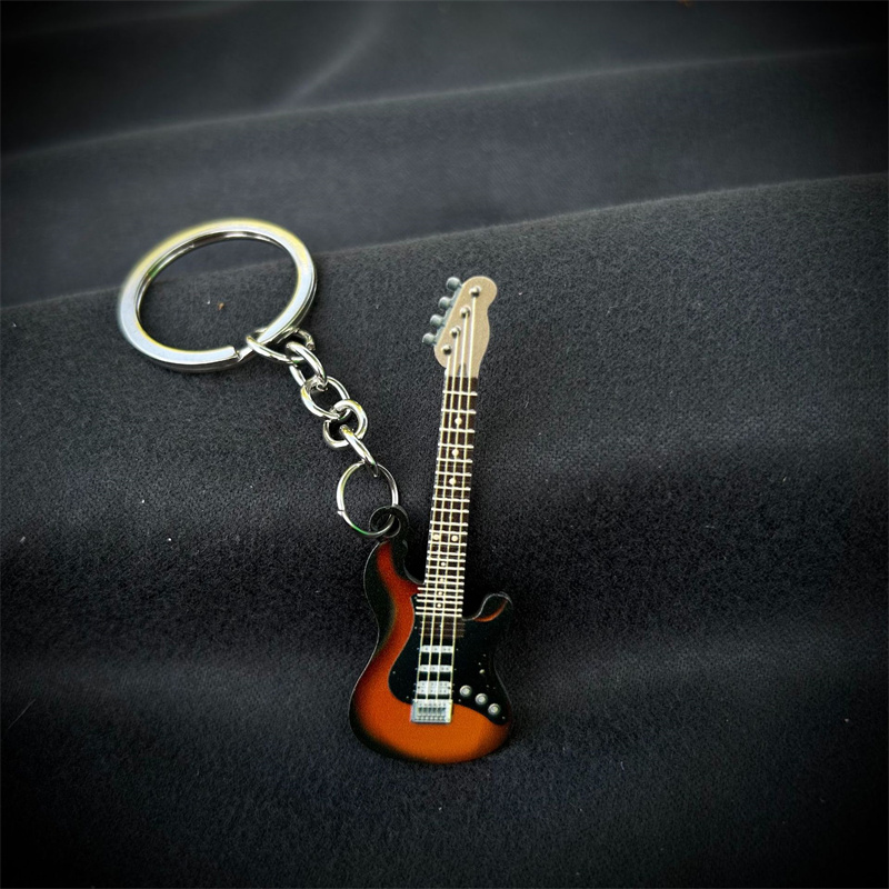 LLavero de guitarra nueva, bonito llavero de acero inoxidable con bajo para hombre y mujer, colgante para bolso, accesorios para llavero de coche, para amantes de la música 2023: Verde