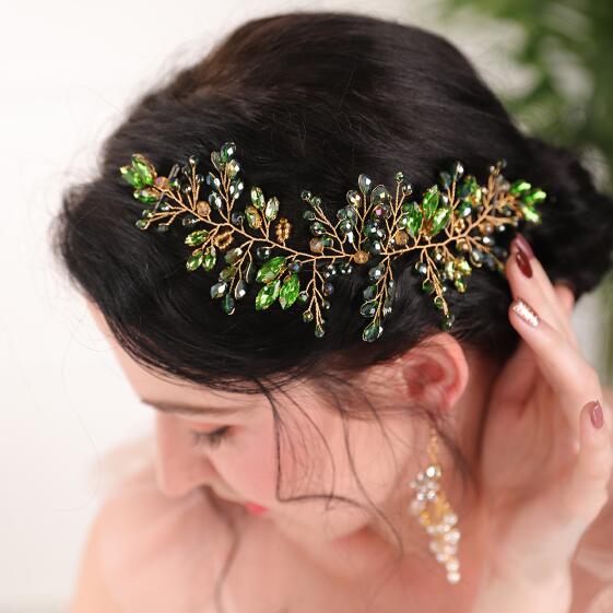 Groene bruidsjurk met strass steentjes, haaraccessoires en bruidshoofddeksels voor vrouwen