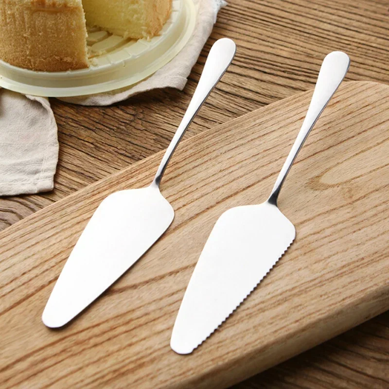 Roestvrij staal gekartelde rand cakemes driehoek cutter gereedschap taart pizza cake cutter schop keuken bakken gebak spatels gereedschap