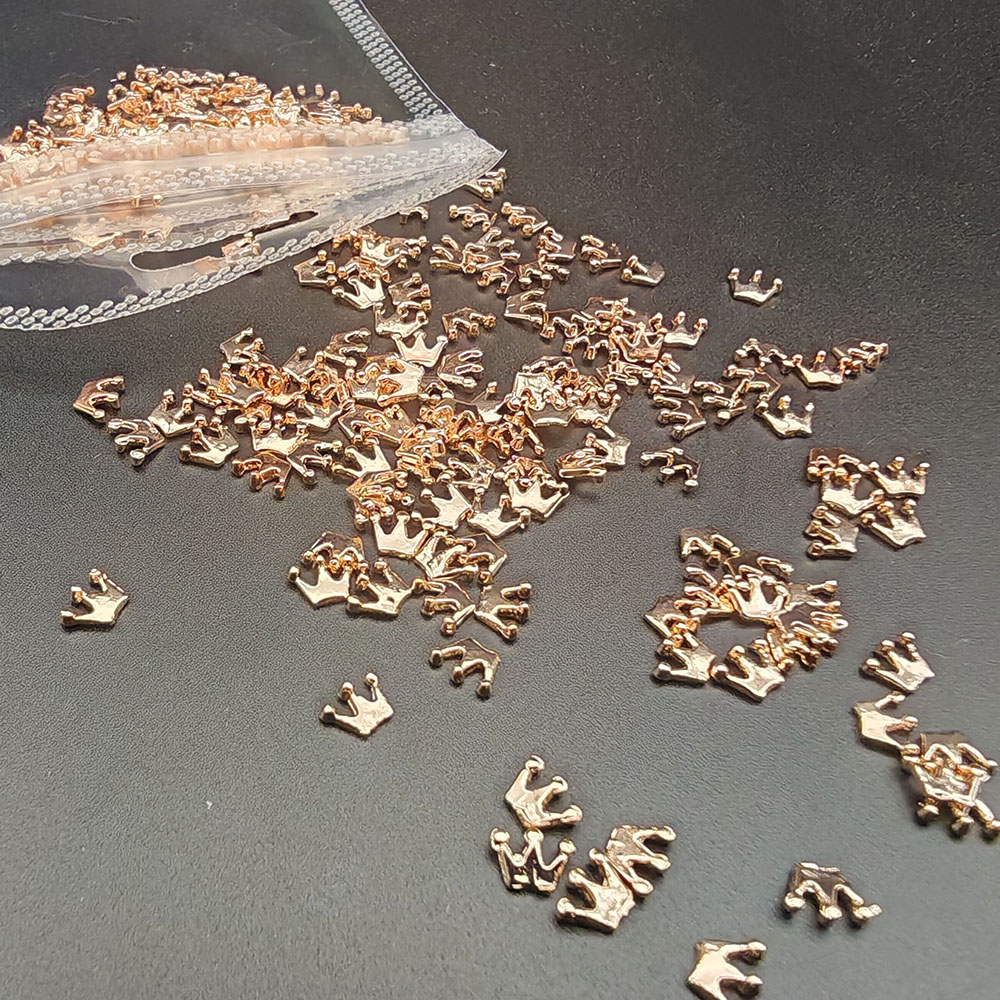 10 Uds. De dijes de corona de cristal de Metal para uñas, diamantes de imitación dorados y plateados brillantes, exquisitos dijes de corona de aleación 3D, decoraciones para manicura