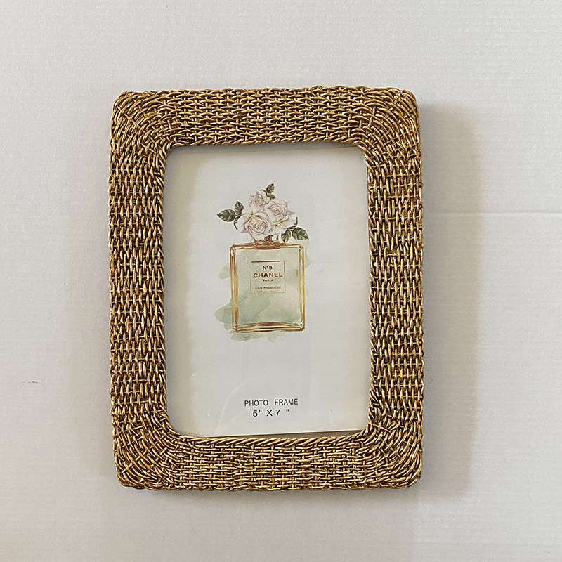 Vintage Rectangle Photo Frame Wall Hanging Golden Embossed Resin Picture Frame Holder Table Decoration Home Decor, Paper Random: Yellow