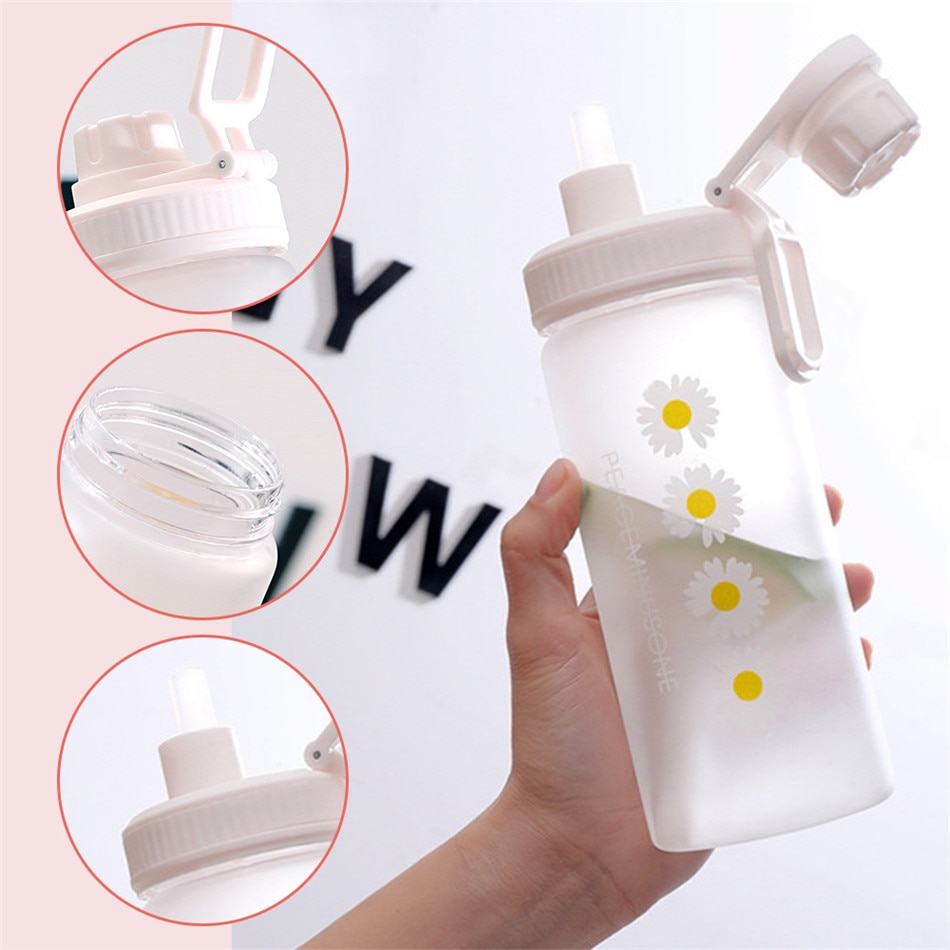 BPA Free Plastic Water Bottle Daisy Flower Outdoor Water Flask With Straw Portable For Touring Camping