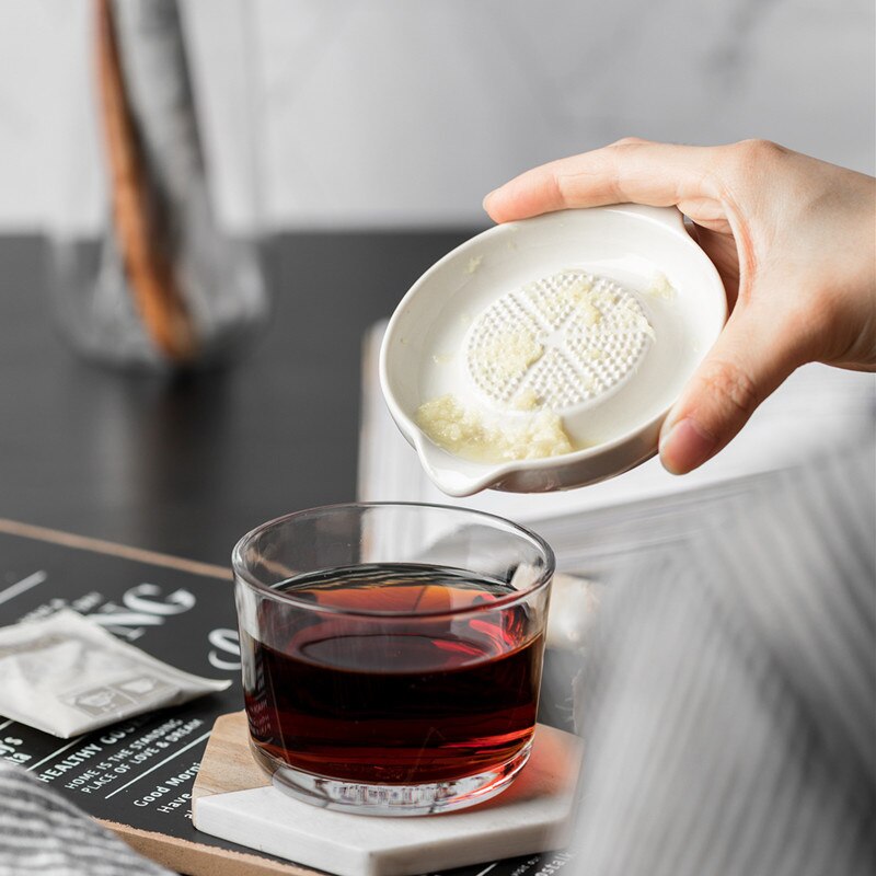 White Simple Style Burnishing Machine Portable Porcelain Carrot Ginger Grinding Household Grinder