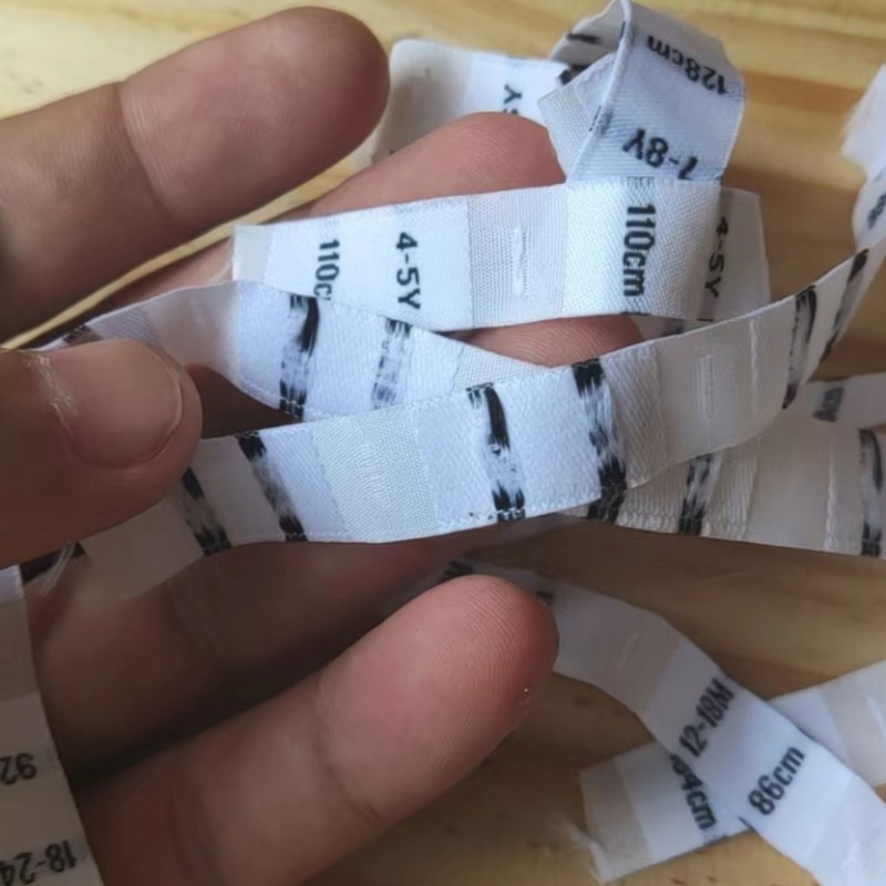 50 stks Geweven maat label doek maten labels 2-3Y 3-4Y 4-5Y 5-6Y 6-7Y 7-8Y 8-9Y 9-10Y Wit damast polyester Kleding Label