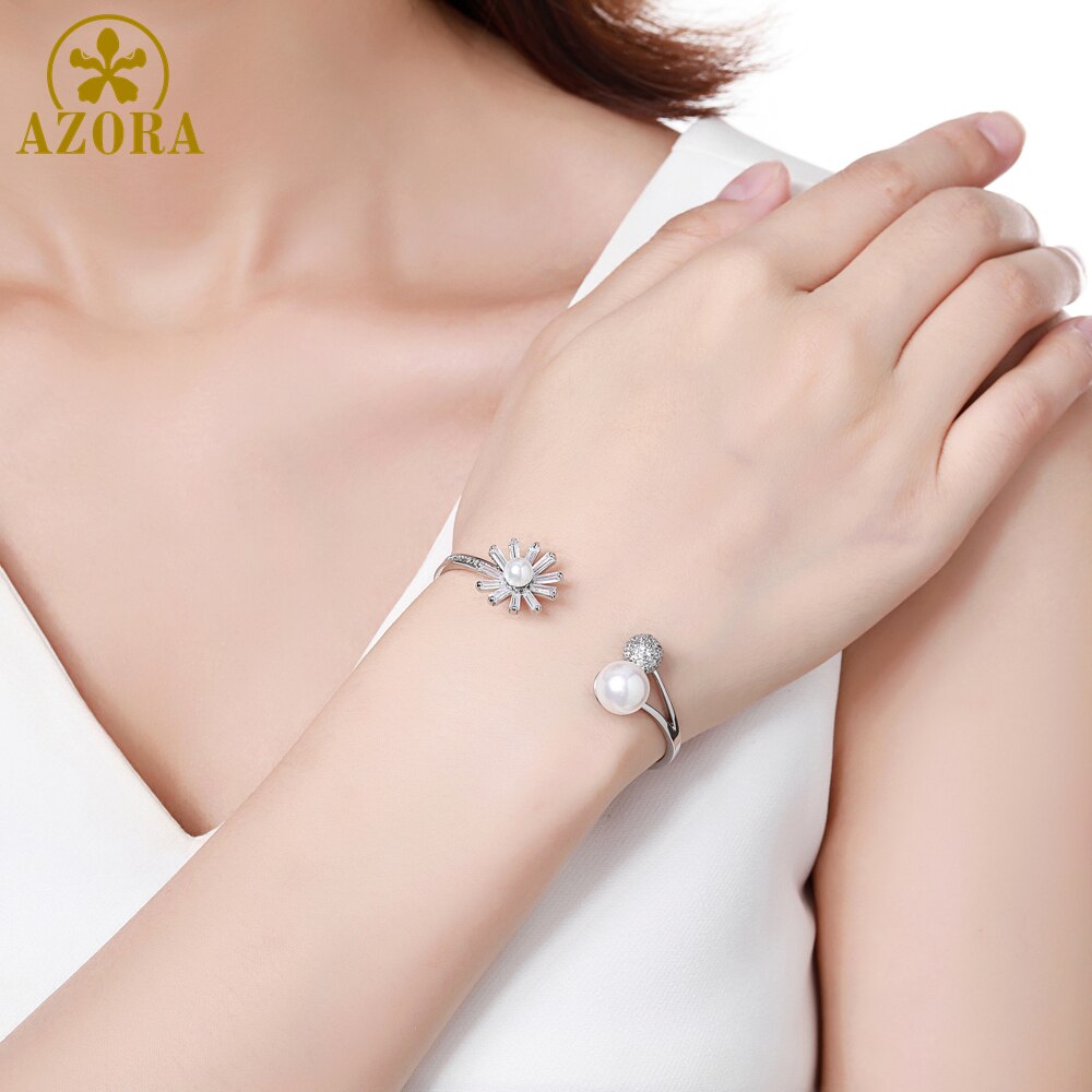 AZORA Romantische Open Manschette Einstellbar Perle Blume Armreifen Armbänder für Frauen Klar Kristall Armband Weiblichen Schmuck TB0107