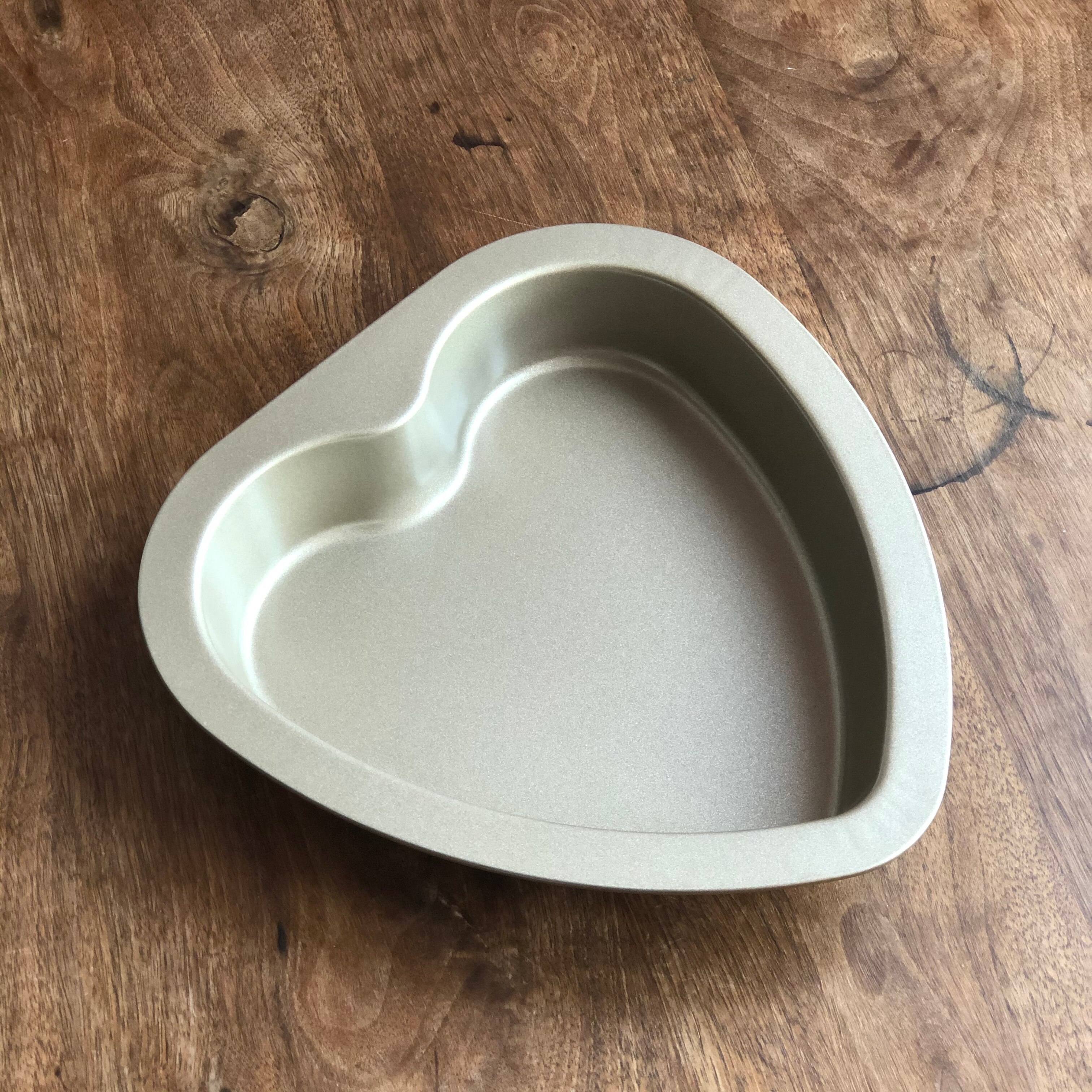 Non-stick Birthday Cake Pan heart shape Baking Mold Pastry Mold Carbon Steel Bakeware Cake Tool