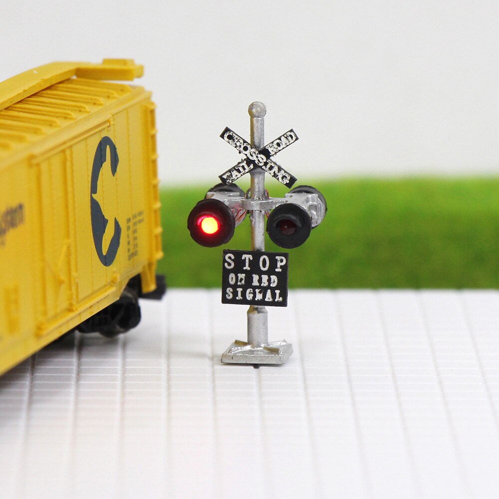 2pcs N Scale Model Railroad Crossing Signals Stop on Red LED Head 1:160 Model Traffic Block Singal