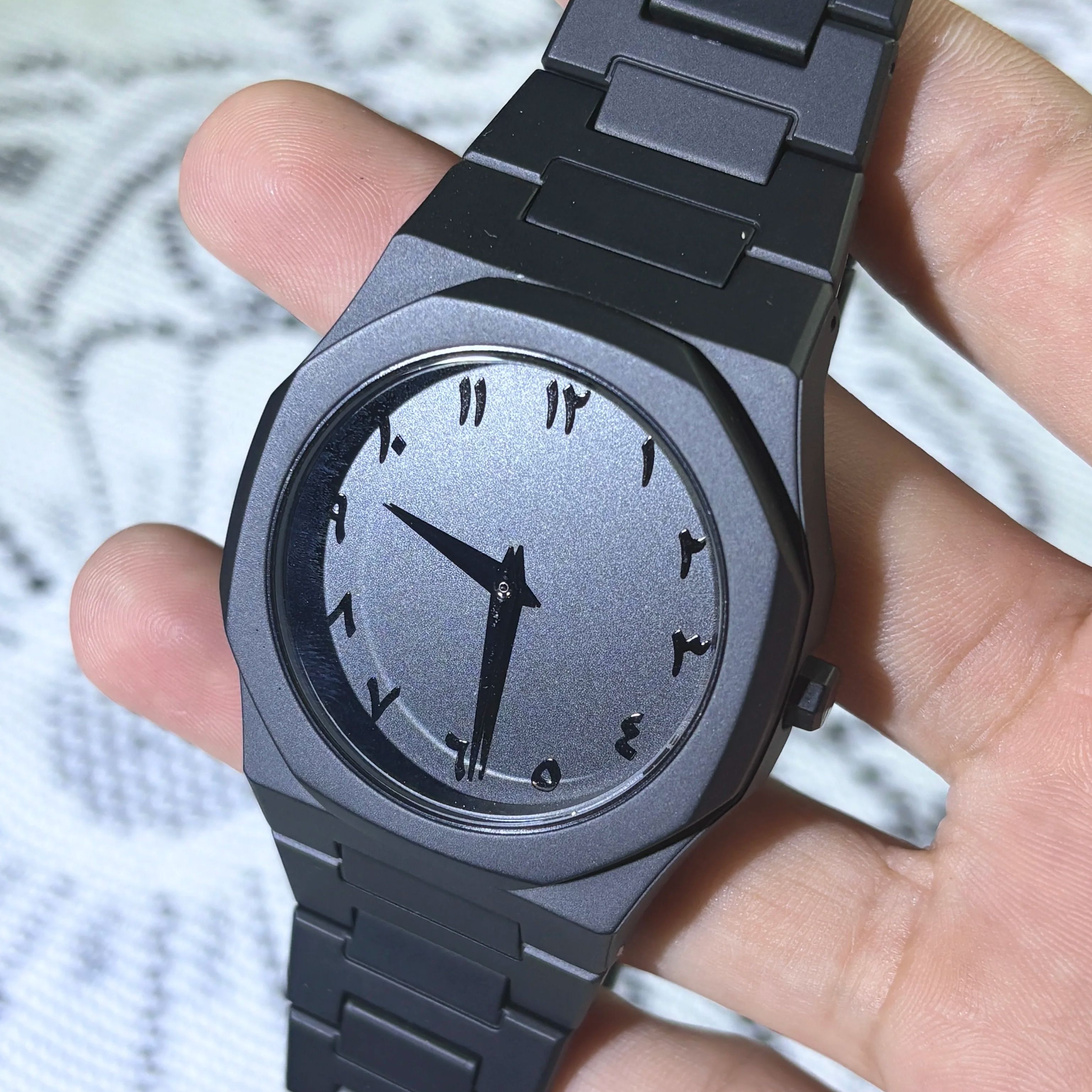 Eksklusive, eksklusive og trendy kvartsure til studerende: moderigtige, vandafvisende og stilfulde armbåndsure.