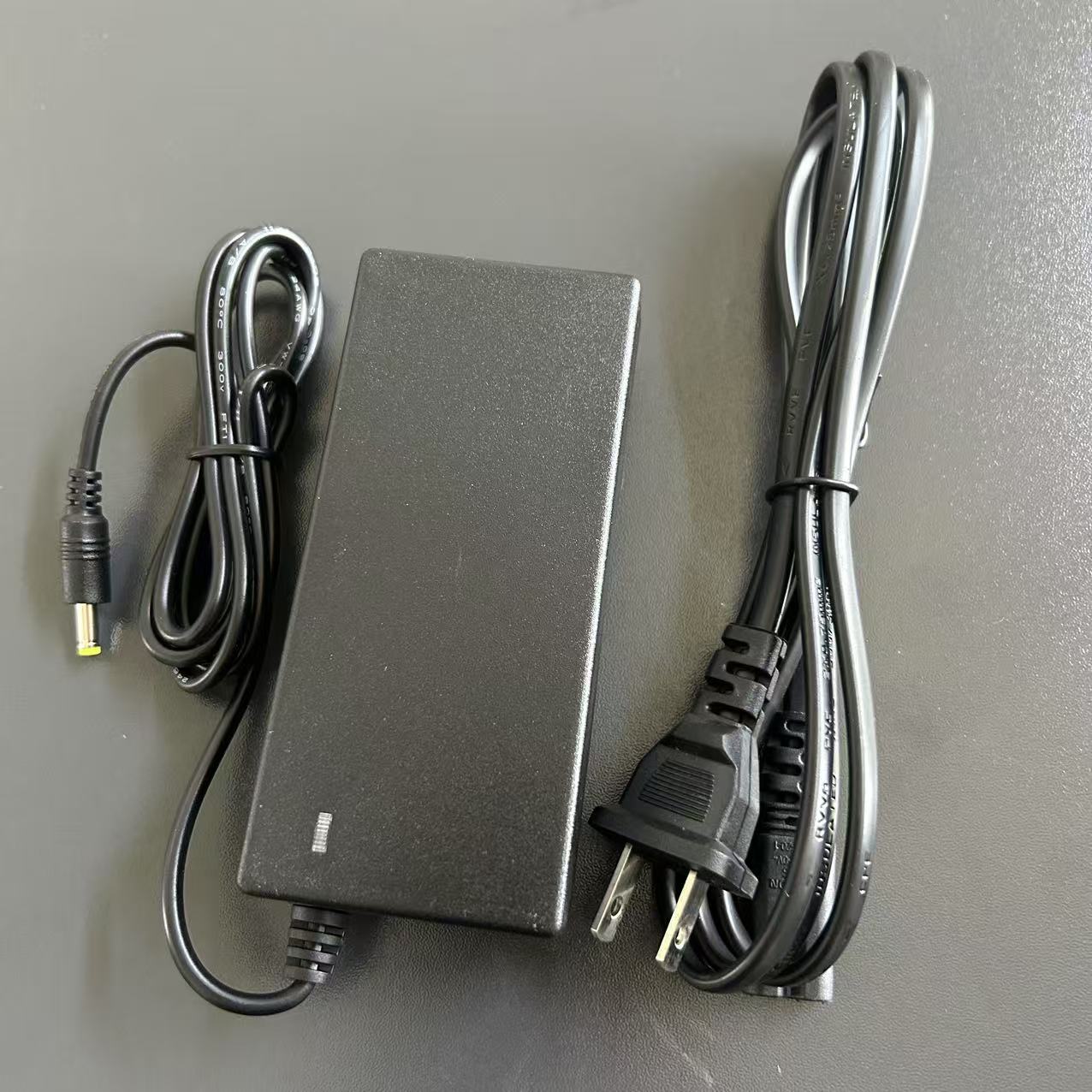 Ładowarka sieciowa do akumulatora FFLBT-40 View 1 M7 M5 spawarka światłowodowa 12,6 V 1,8 A