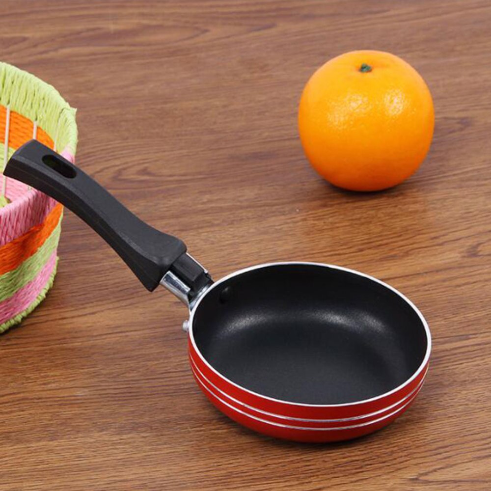 Durable Non-stick Pan Practical Frying Pan Useful Omelette Steak Pan Kitchen Gadget for Home Restaurant (Random Color)