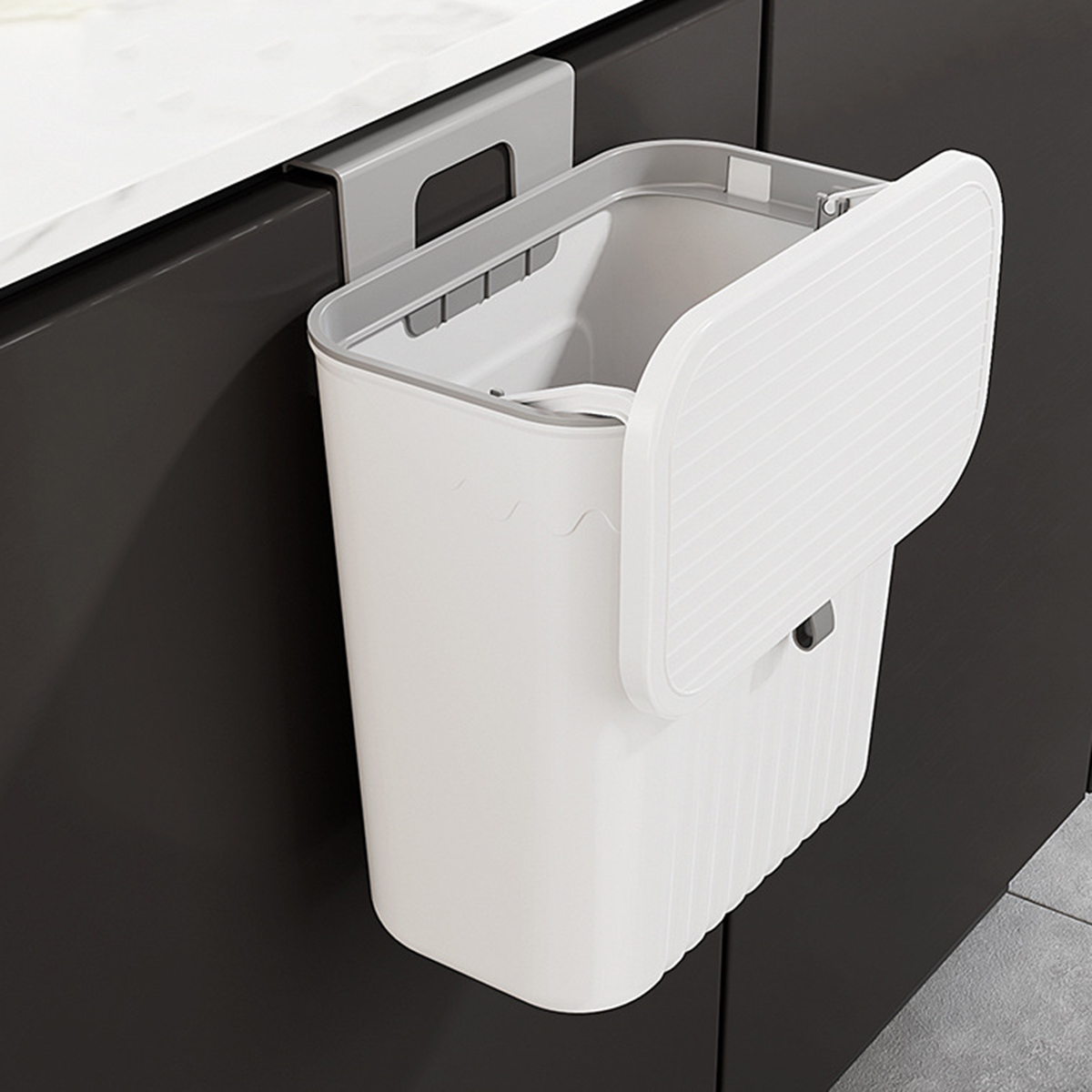 Hängender Küchen-Mülleimer mit Deckel, ein der Zauberstab montierter Küchen-Mülleimer, hängender Wohnmobil-Mülleimer für Schranktüren, Schrank, Badezimmer