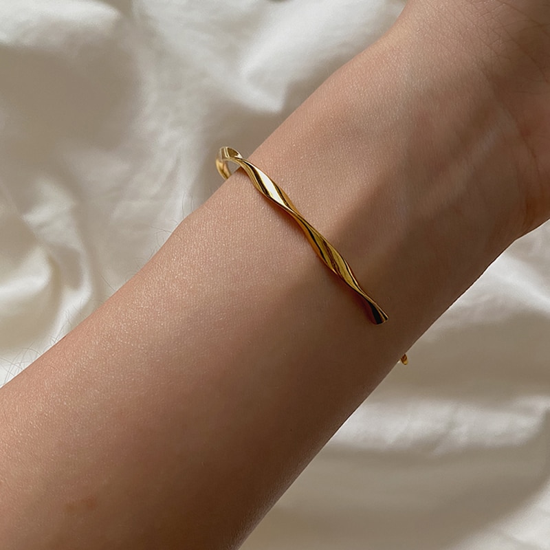 Peri'sbox Goud Kleur Wave Vorm Twisted Armbanden Dunne Geometrische Armbanden Voor Vrouwen Minimalistische Open Bangles Verstelbare Sieraden