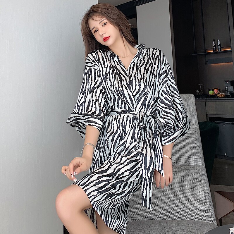 Yidanna Women Pyjamas Polyester NightwearShort Sleeved Sleepwear Summer Sleep Clothing Zebra stripes Nightgown Septuagenarian le