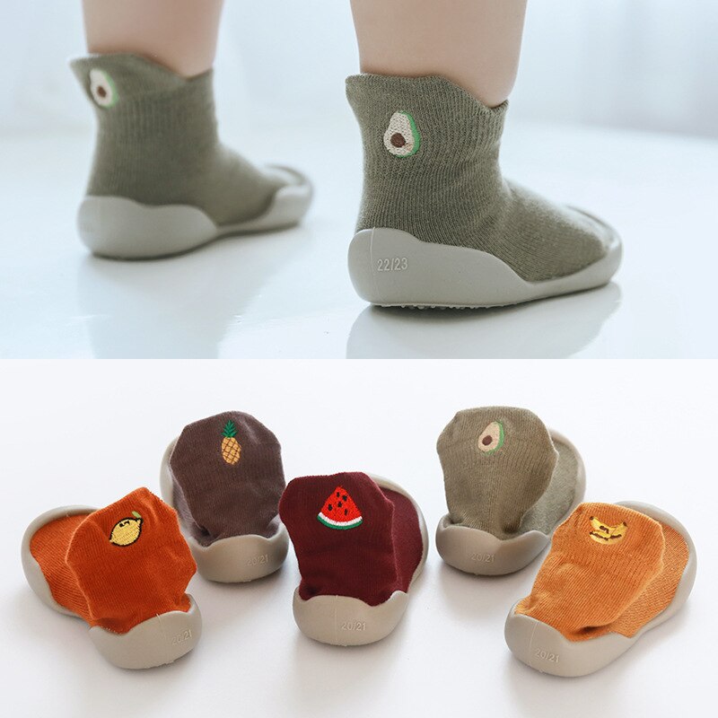 bébé chaussettes broderie dessin animé fruits enfants chaussettes de sol en caoutchouc bas antidérapant bébé marche chaussettes