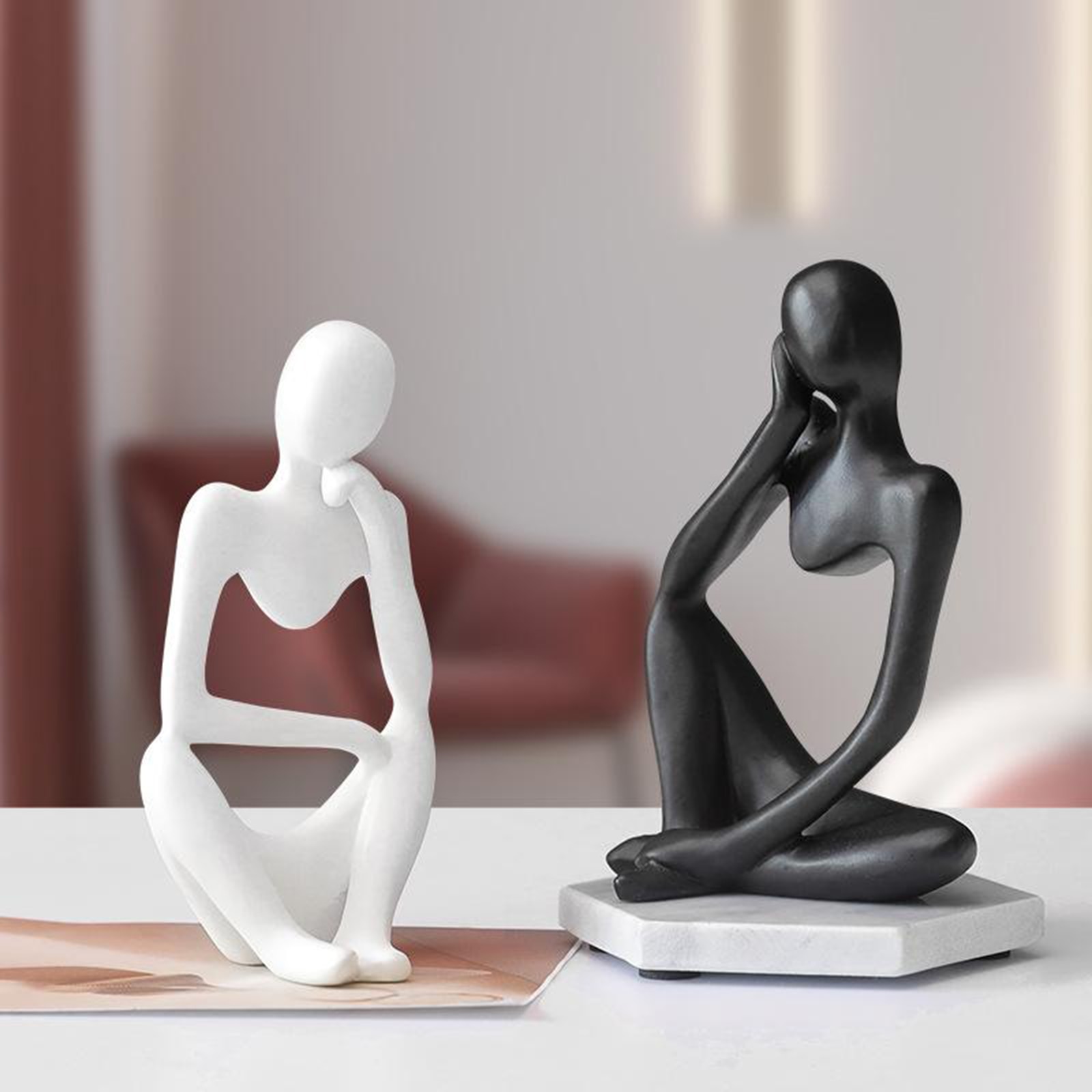 Tænker statue abstrakt figur skulptur små ornamenter harpiks statue hjemmehåndværk boligindretning moderne figurer til interiør