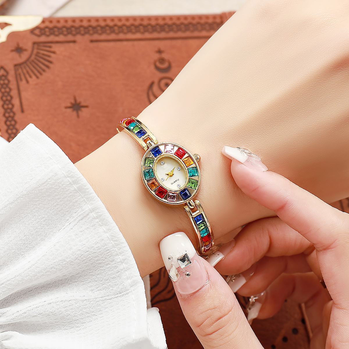 Grensoverschrijdende armbandstijl dameshorloge mode gradiënt regenboog licht luxe dameshorloge ovale armbandhorloge voor dames