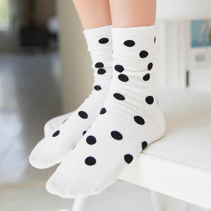 Novo outono e inverno meias femininas polka dot moda meias, algodão em tubo vaca meias femininas