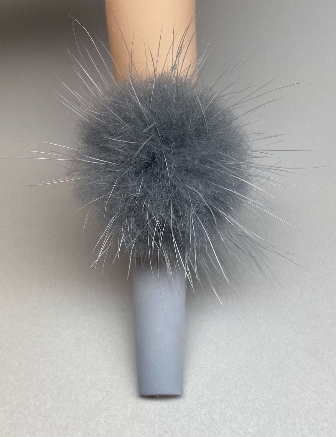 Pompon magnétique 5 pièces, breloques à ongles, boule en peluche, décoration Nail Art, accessoires d&#39;ongles détachables et réutilisables, Kit d&#39;ongles en fourrure Kawaii: Gray