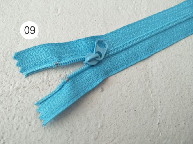 1Pc 20cm No. 3 zipper Closed Tail Nylon Round Head Zipper Strip Clothing Cushion Bag Handmade diy Accessories DX0006: No9