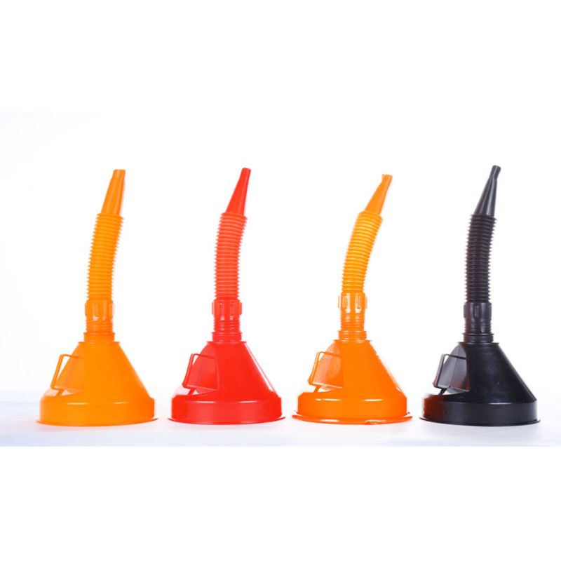 Blå bil tankning tratt montera slang byt ut bensin motor olja tillsats gårdsmaskin använd anti-läckage påfyllningsförsörjning