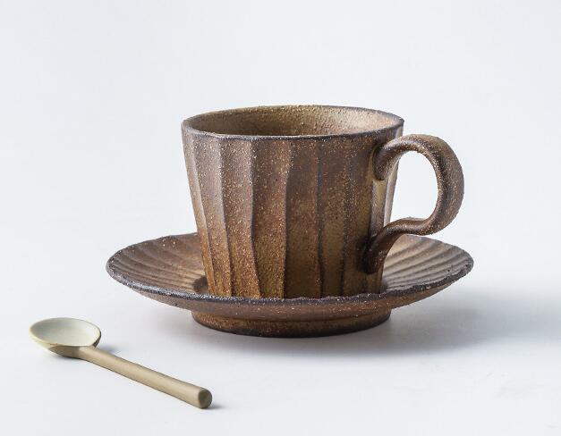 grov-keramikk-kaffekopp-tallerkensett-gruppe-grandado