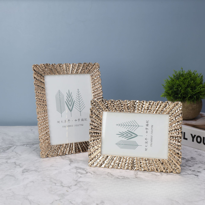 Gouden fotolijst Antiek sierlijk fotolijst Tafelblad en muurophanging met High Definition glazen front voor huisdecoratie.: 7 inch