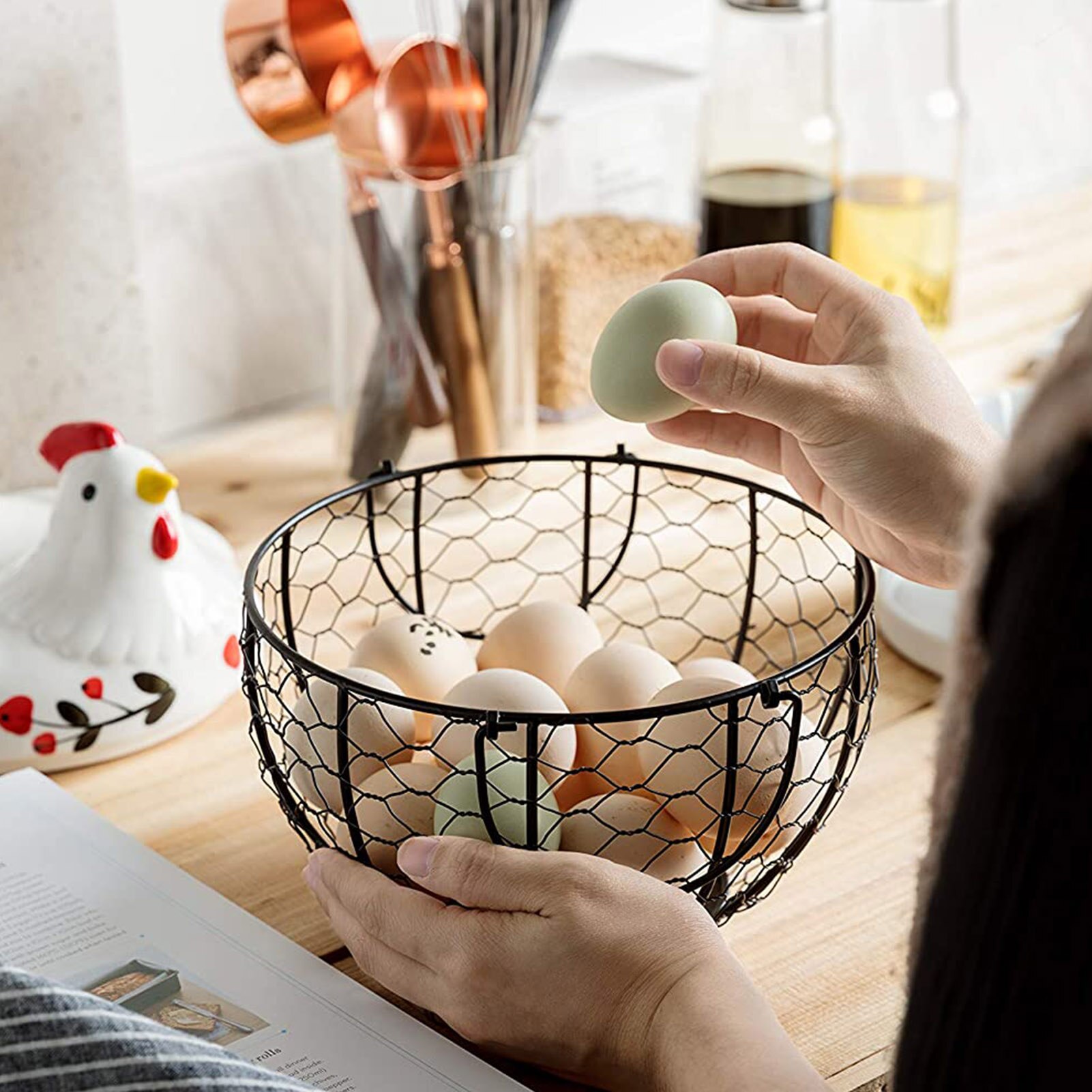 Ceramic Egg Holder Chicken Wire Egg Basket Fruit Basket Collection Ceramic Hen Oraments Decoration Kitchen Storage 19CMX22CM