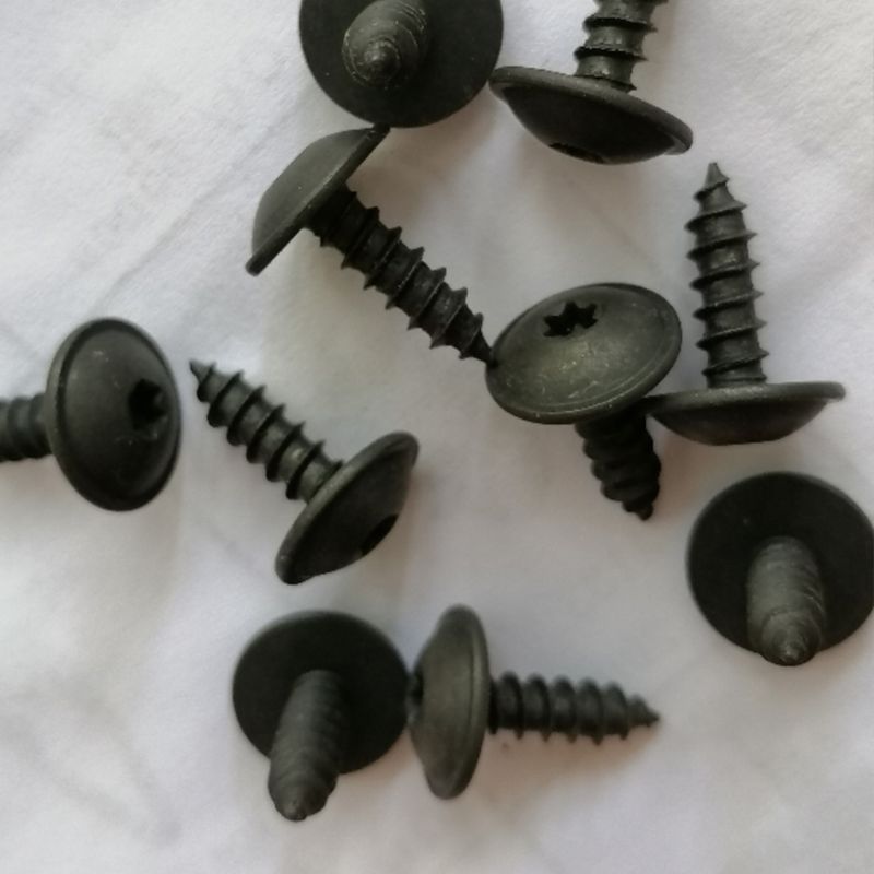 Torx-ruuvi auton moottori kannen alla roiskesuojan itsekierteittävät ruuvit  n90974701 g8te