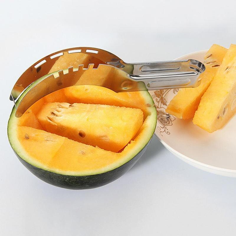 Cut Watermeloen Slice Artefact. Gebruik Hoge Rvs Divider Om Gesneden Fruit Gereedschap. Thuis Fruit Mes