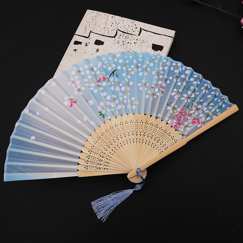 1 st bärbar handfällbar fläkt kinesisk stil dansrekvisita retro fläkt kvinna män bambu trä sidenblomma fällbar fläkt: Armégrön