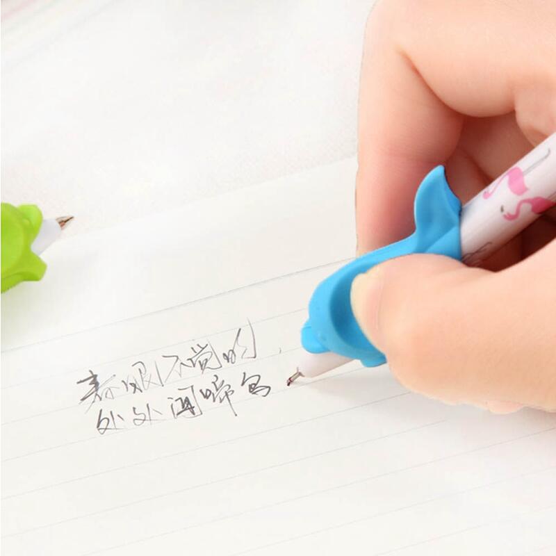 100Pcs Siliconen Dolfijn Vis Houden Tekening Potlood Kinderen Creativiteit Kids Studenten Potlood Schrijven Tekening Beschermen Vinger Speelgoed
