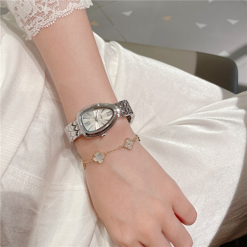 Armbånd dame quartz ur slange hoved form urskive meget smuk guld dame ure første valg  a512