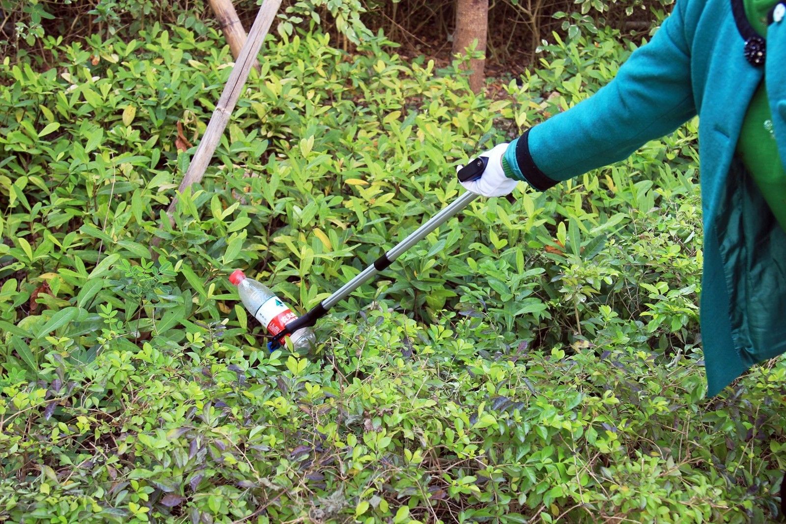 32" Grabber Reacher Tool Foldable Picker Upper Litter Pick Arm Extension